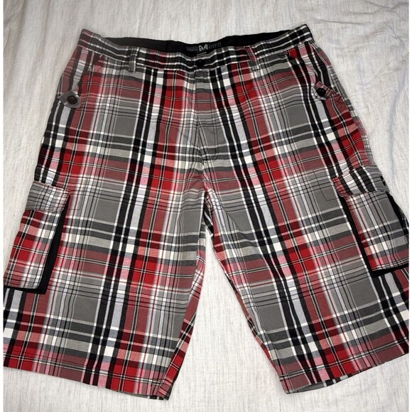 GB Red Plaid Cargo Shorts Mens Size 42 Regular Fit Flat Front Button Zip - Picture 1 of 16